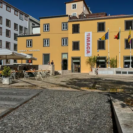 Colombo Square, A In Madeira * Funchal (Madeira)