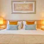 Colombo Square, A In Madeira Apartment